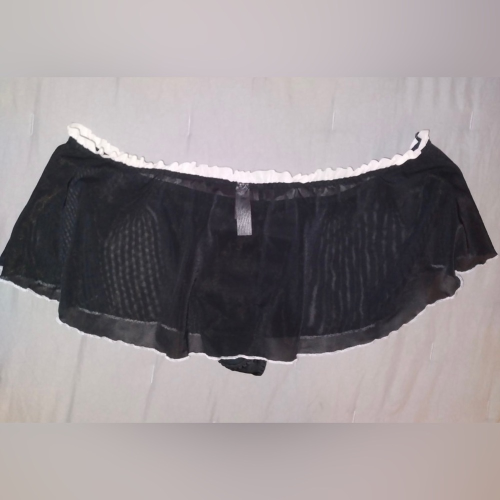 NWOT Vintage 2005 Victoria’s Secret Black & Pink Bra & Skirted Thong Set - Picture 5 of 7